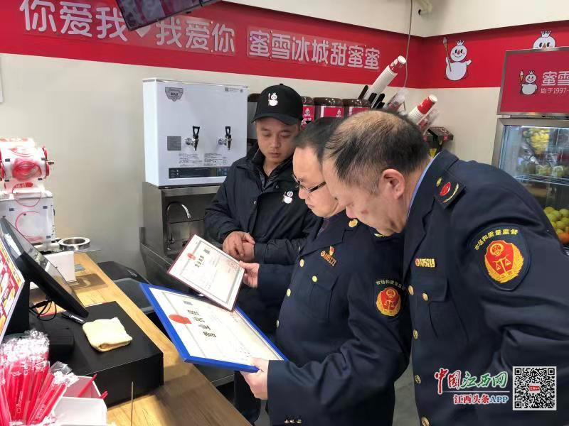 南昌西湖區(qū)市場監(jiān)督管理局系馬樁分局開展春節(jié)前食品安全專項(xiàng)檢查，筑牢節(jié)日安全防線